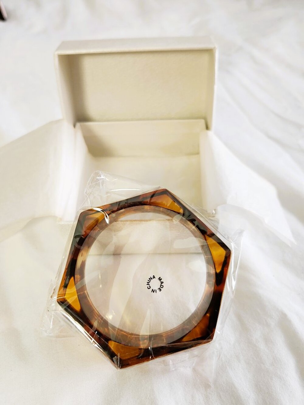 St. John Tortoise Resin Hexagon Bangle Bracelet Brown Acrylic w/ Box New - Picture 6 of 6